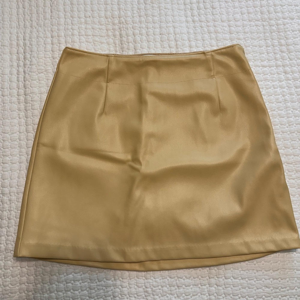 Abercrombie vegan leather SKORT!